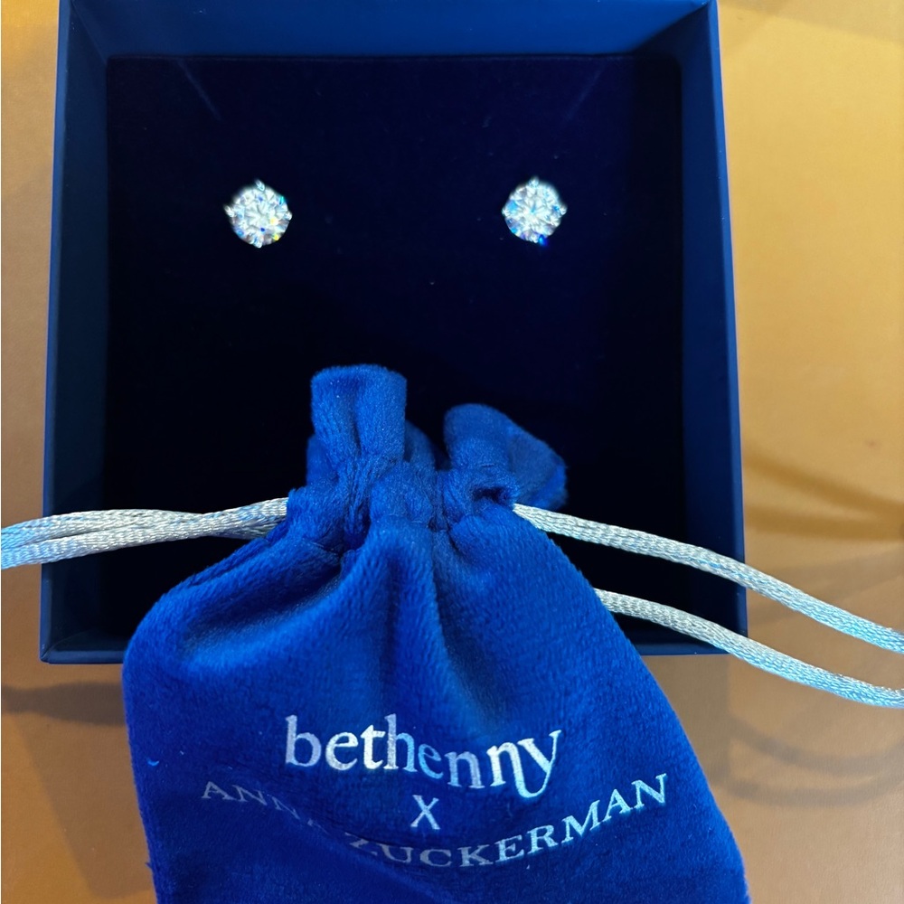 Bethenny x Anna Zuckerman Just Like Diamonds Crystalline 4 Carat Studs $40 Firm - Picture 4 of 8